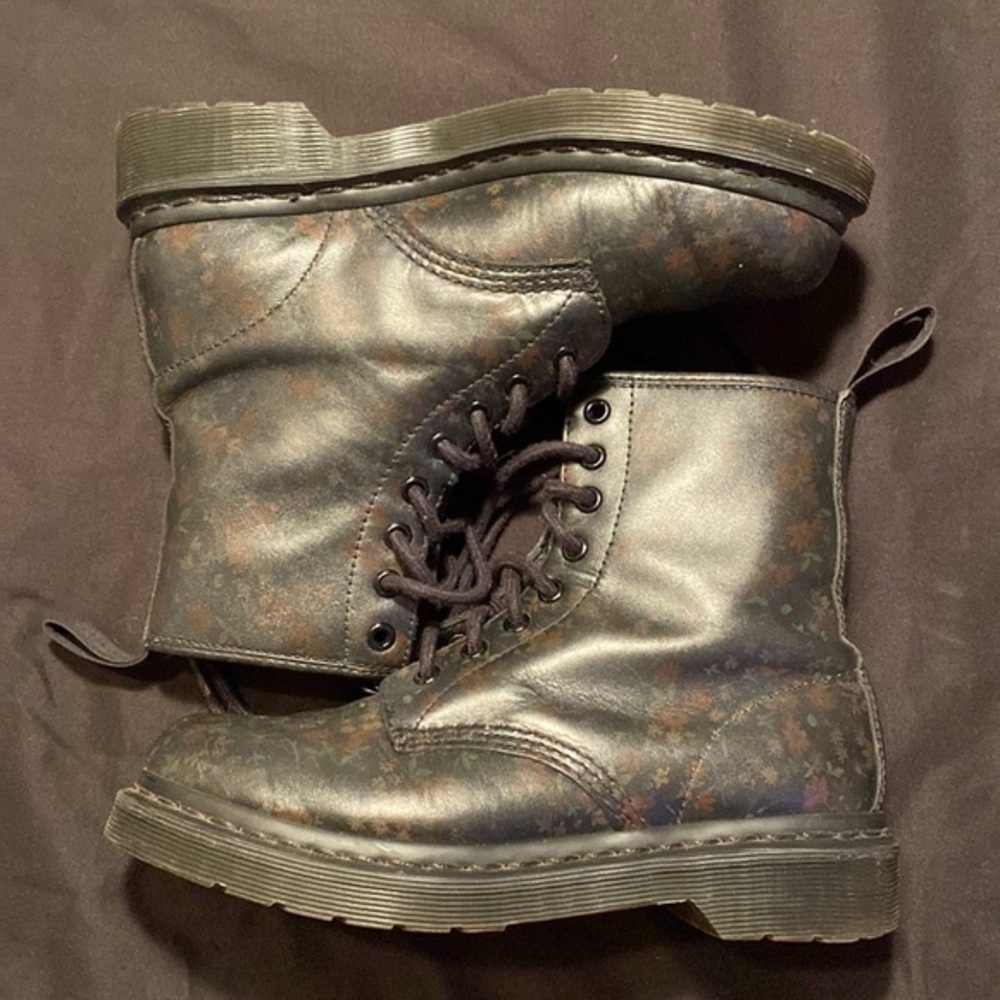 Dr. Marten’s Black/Flower Pattern